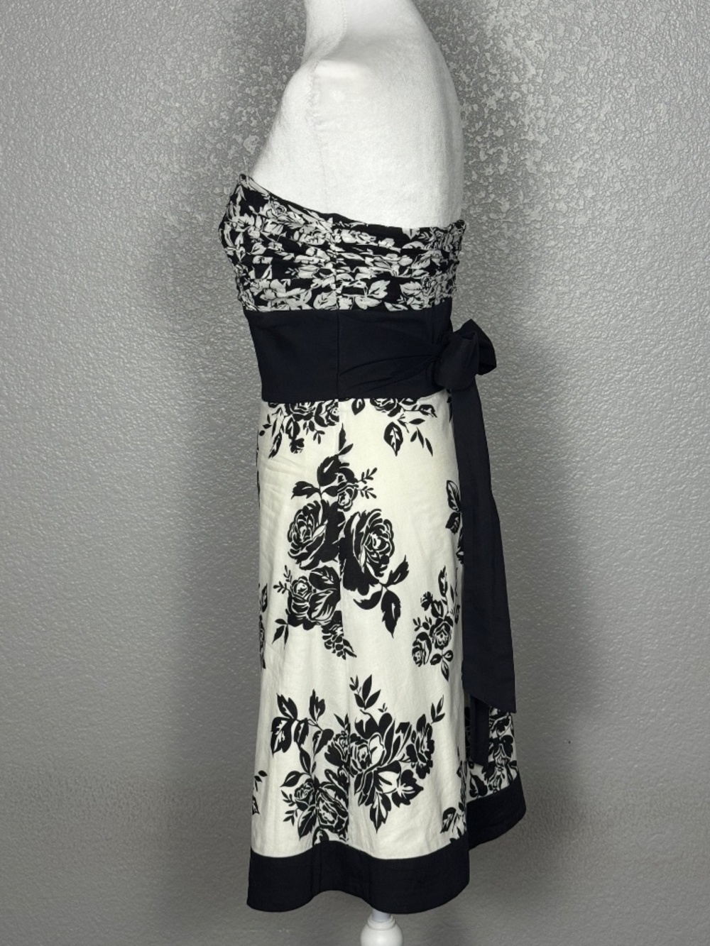 White House Black Market Strapless Black & White A Line Fit & Flare Size 6 - Picture 5 of 11